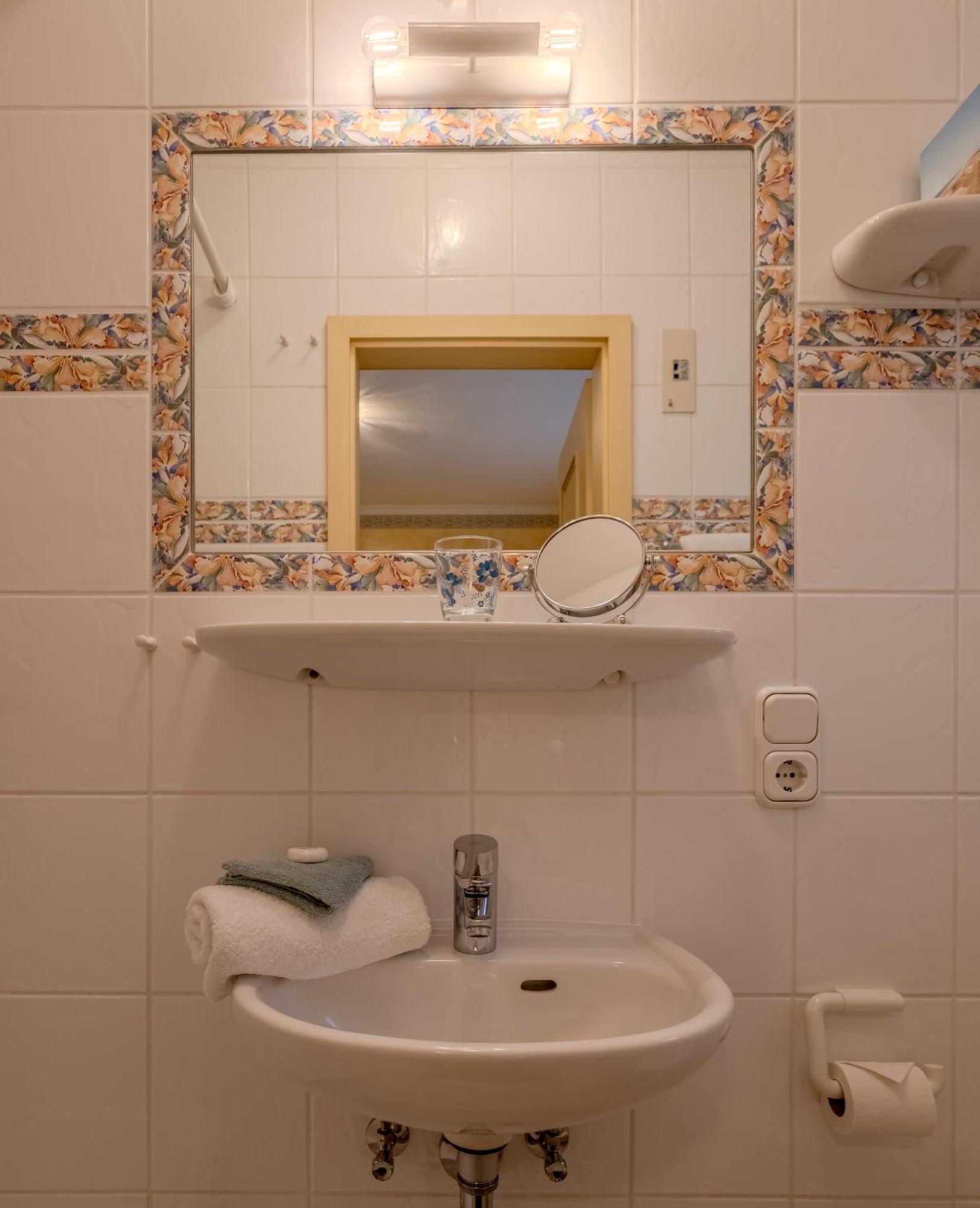 Hotel Wiesbaden Wenningstedt-Braderup ภายนอก รูปภาพ